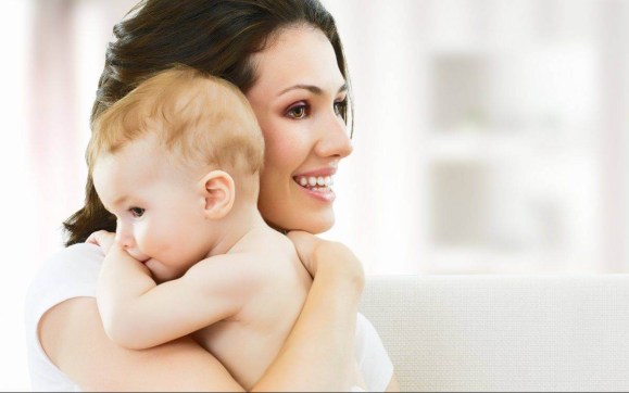 abrazar-al-bebe-e1485013142255